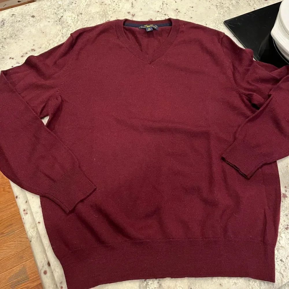 Club Room Burgundy V-Neck Wool Blend Sweater sz M